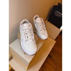 SAUCONY WHITE RUNNING SHOES. NEW WOMENS SIZE 8.5